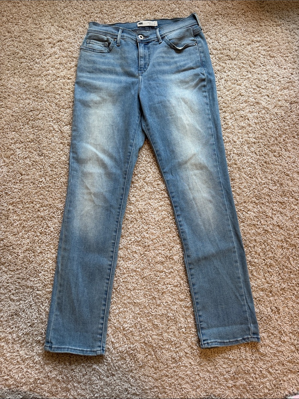 Levi’s Classic Light Wash Skinny Stretch Jeans